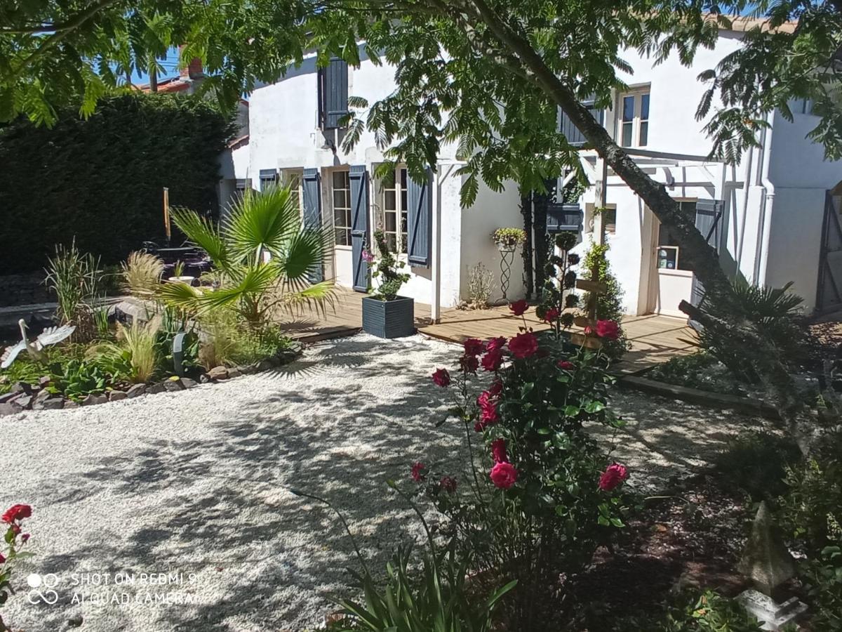 Mas Des Vignes Piscine Chauffee Bed and Breakfast Le Champ-Saint-Pere Exteriör bild