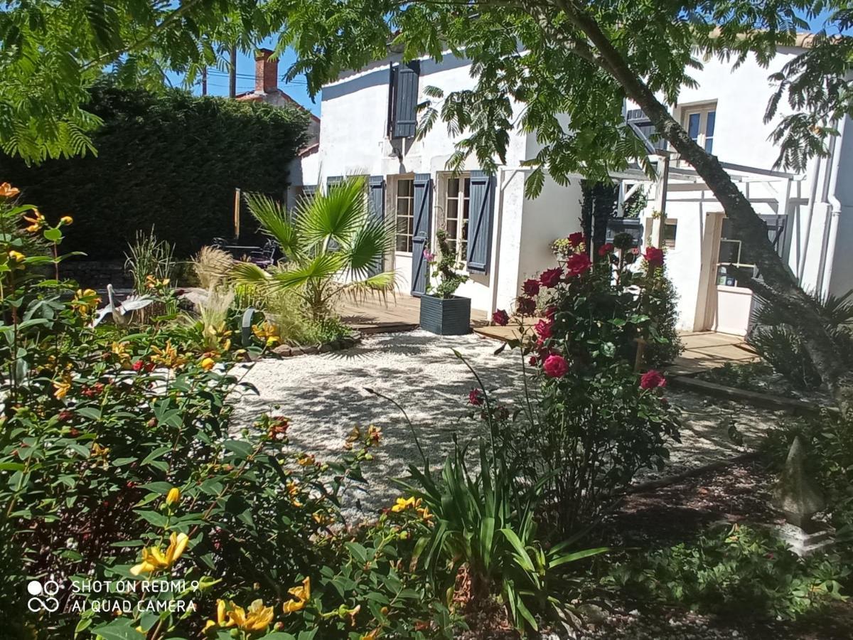 Mas Des Vignes Piscine Chauffee Bed and Breakfast Le Champ-Saint-Pere Exteriör bild